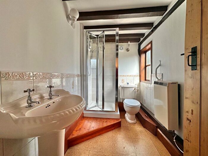 2 Bedroom Cottage For Sale In Nantwich Road, Wrenbury, Cheshire, CW5