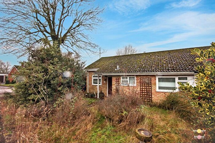 2 Bedroom Bungalow For Sale In Preston Close, Toft, Cambridge, Cambridgeshire, CB23