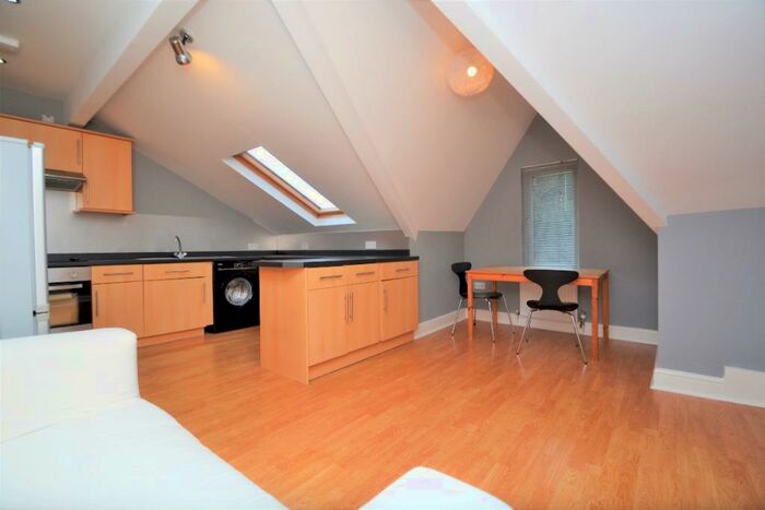 1 Bedroom Flat To Rent In Brookfield Avenue, Leeds, LS8