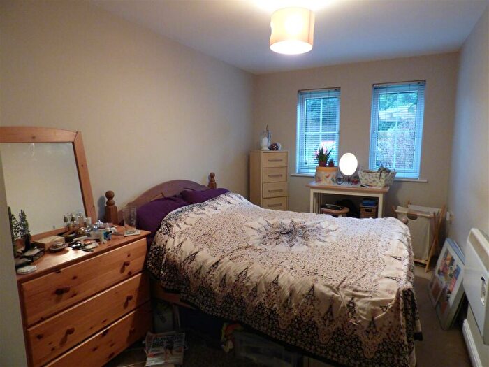 2 Bedroom Flat To Rent In Chelsfield Grove, Chorlton, Manchester, M21