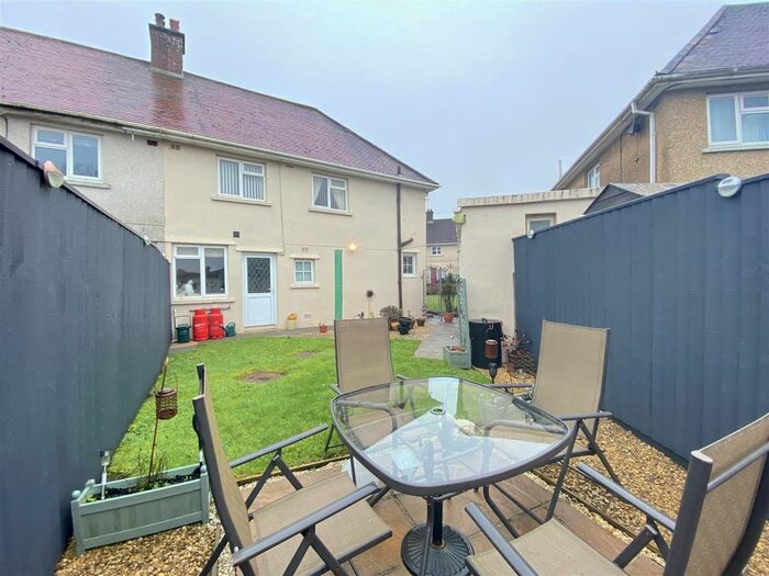 3 Bedroom Semi Detached House For Sale In Maesyrhaf, Cross Hands