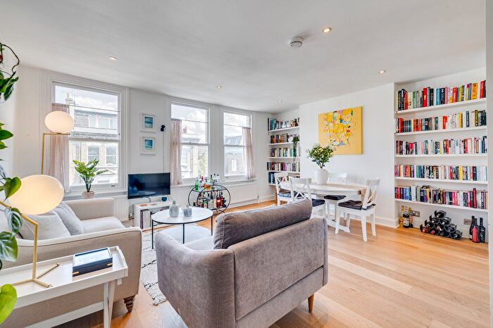 3 Bedroom Flat For Sale In Radipole Road, Parsons Green, SW6