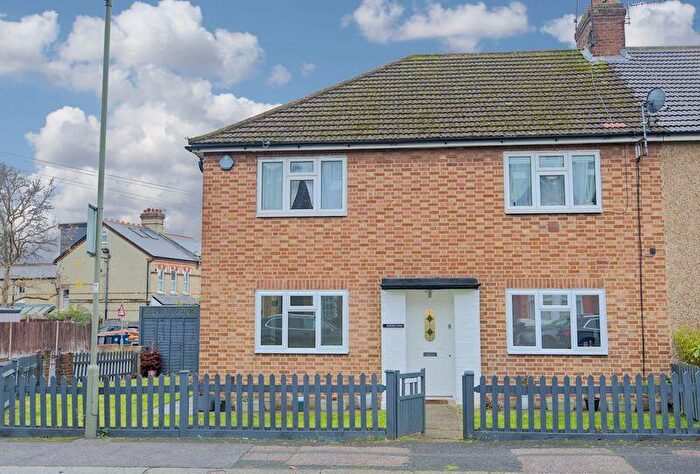 2 Bedroom Ground Maisonette For Sale In Hadley Road, Barnet, EN5