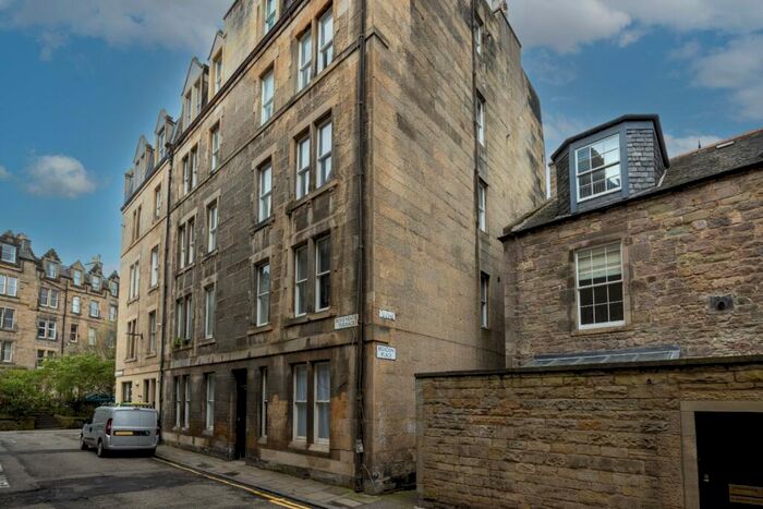 2 Bedroom Flat To Rent In Roseneath Terrace, Edinburgh, Midlothian, EH9