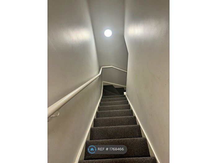 2 Bedroom Flat To Rent In Bruce Grove, Watford, WD24