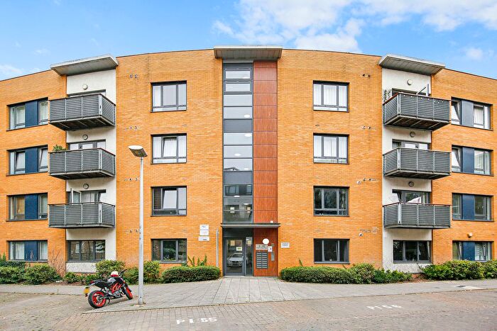 3 Bedroom Flat For Sale In Little Cottage Place, SE10