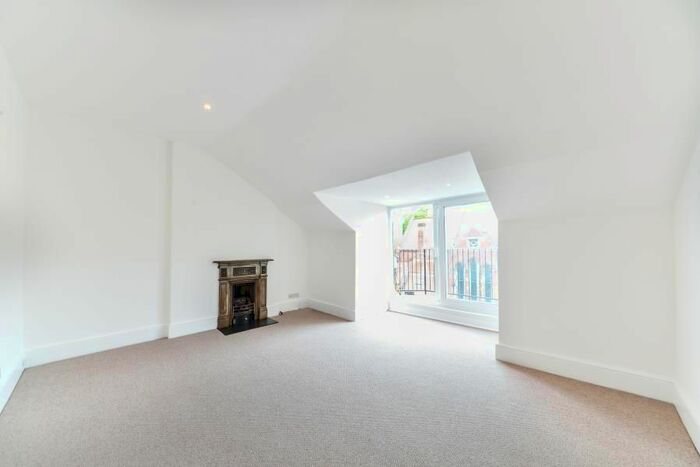 2 Bedroom Flat To Rent In Jacksons Lane, Highgate Village, N6