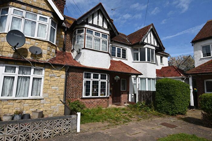 4 Bedroom Property For Sale In The Gardens, Harrow, HA1