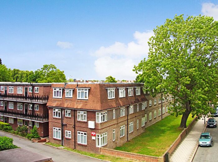 2 Bedroom Flat To Rent In Park Court, (), West Dulwich, SE21