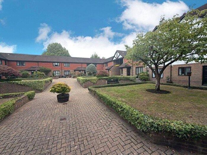 2 Bedroom Apartment For Sale In The Avenue, Tadworth, Surrey, KT20
