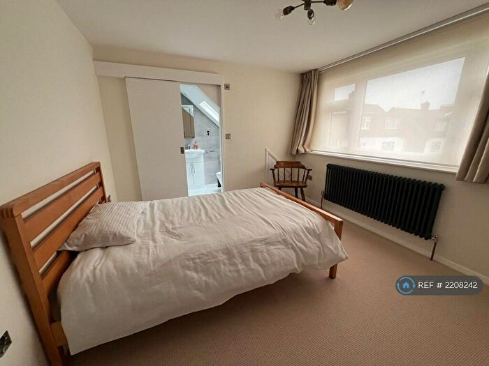 1 Bedroom Flat To Rent In Pulteney Gardens, London, E18