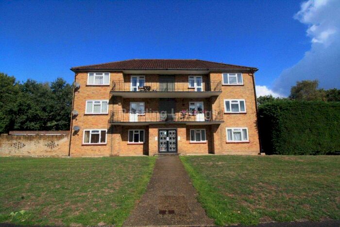 2 Bedroom Flat To Rent In Courts Road, Earley, RG6