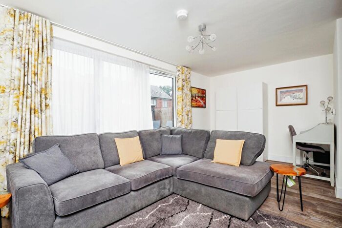 3 Bedroom Detached House For Sale In Heartwood Close, Wollaton, Nottinghamshire, NG8