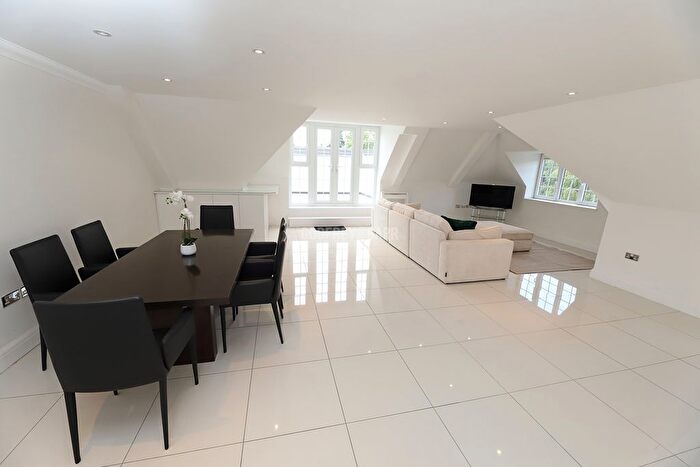 3 Bedroom Flat For Sale In Holders Hill Road, Hendon, NW4