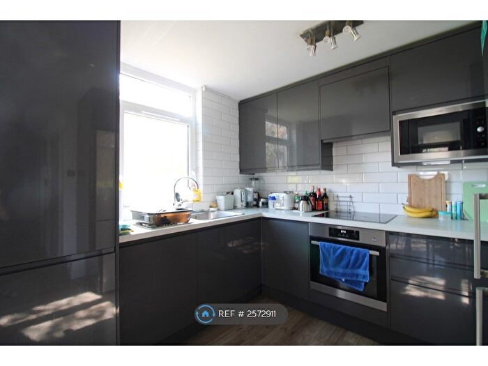 1 Bedroom Flat To Rent In Hanson Close, London, SW12