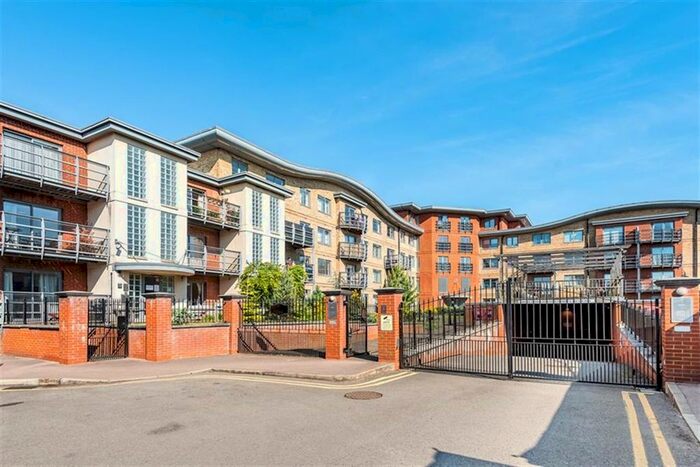 2 Bedroom Flat To Rent In Quadrant Court, Jubilee Square, Reading, RG1