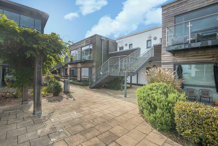 2 Bedroom Apartment To Rent In Park Way, Newbury, RG14