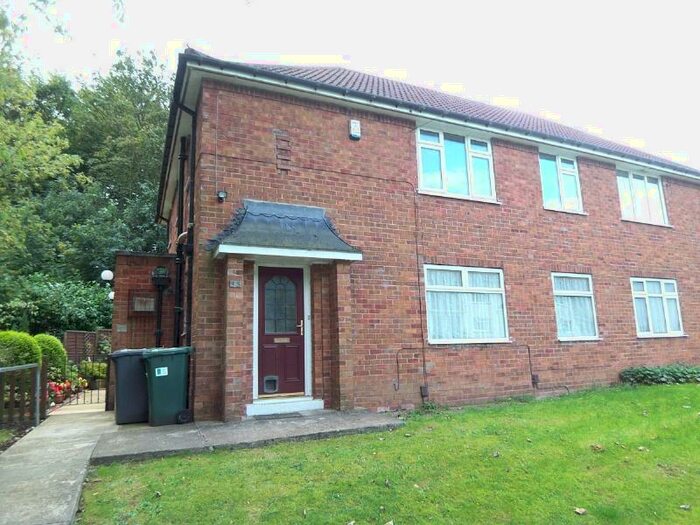 2 Bedroom Flat To Rent In West Park Drive East, Roundhay, Leeds, LS8