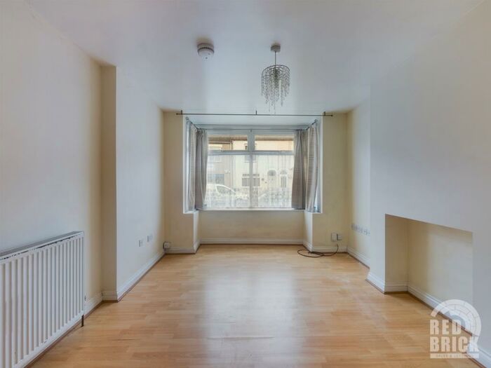 1 Bedroom Ground Flat To Rent In Oxford Street, Rugby, Warwickshire, CV21