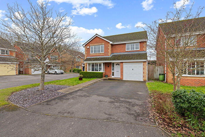 4 Bedroom Detached House For Sale In Aviary Close, Chichester, PO18