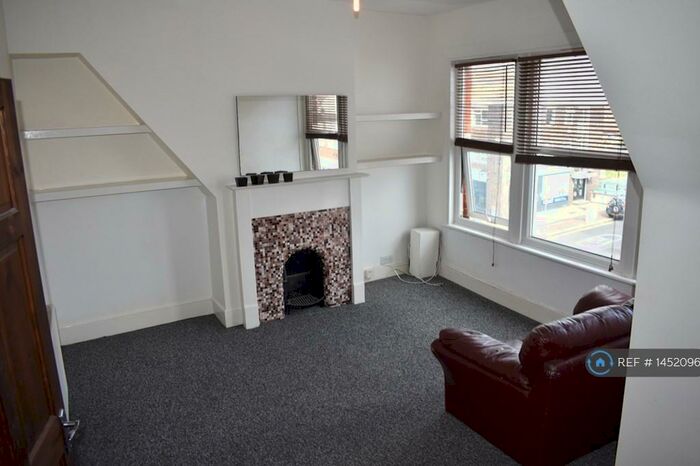 1 Bedroom Flat To Rent In London Road, Westcliff-On-Sea, SS0