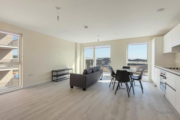 2 Bedroom Flat To Rent In Meadowview Close, Harrow, Middlesex, HA1