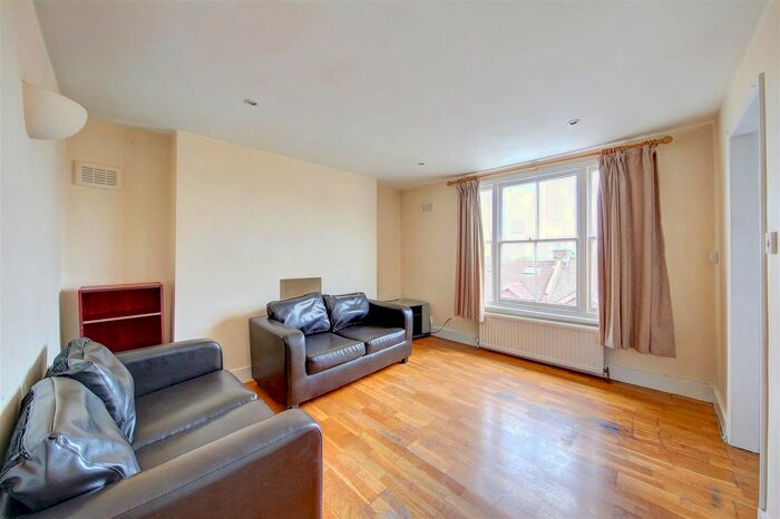 2 Bedroom Flat To Rent In Hayter Road, London, SW2