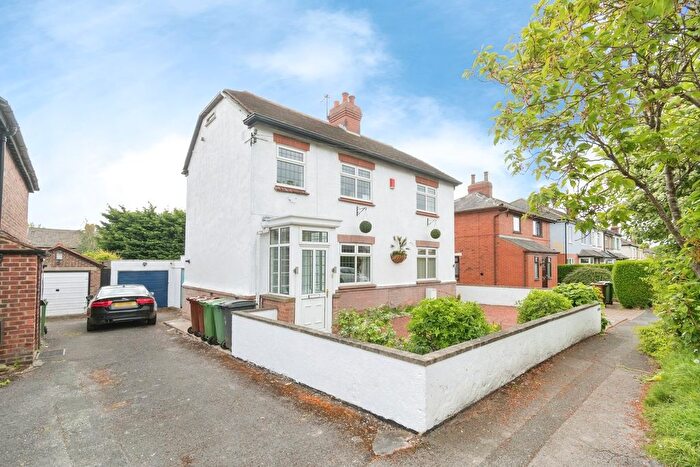 5 Bedroom Detached House For Sale In Alexandra Road, Pudsey, LS28
