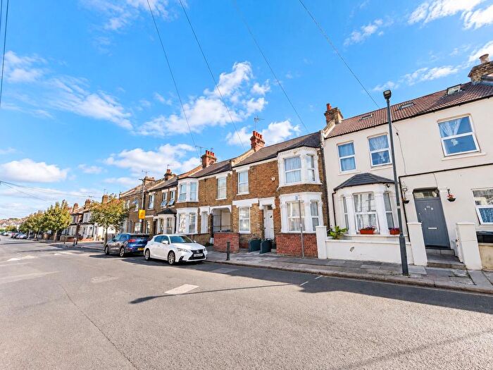 2 Bedroom Flat To Rent In Brownlow Road, London, NW10