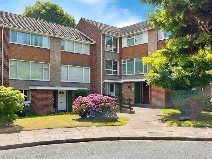 2 Bedroom Flat For Sale In Little Sutton Lane, Sutton Coldfield, B75