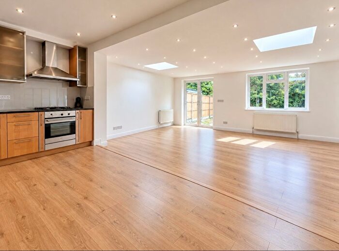 7 Bedroom Terraced House To Rent In Green Avenue, London, NW7