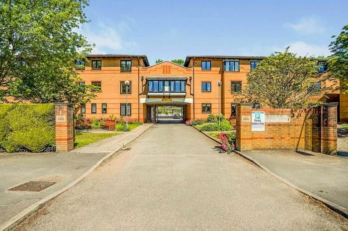 2 Bedroom Flat To Rent In Railway Terrace, Kings Langley, WD4