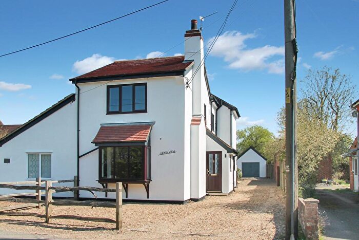 3 Bedroom Semi-Detached House For Sale In Soberton Heath, Hampshire, SO32