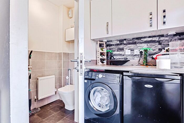 3 Bedroom Semi-Detached House For Sale In Herbage View, Crofton, Wakefield, WF4