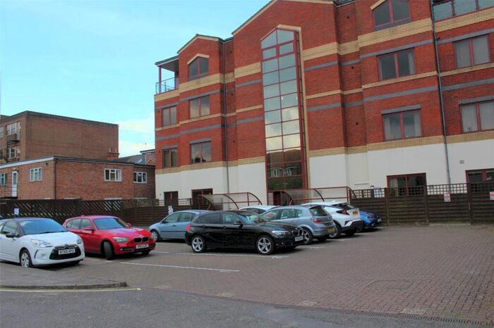 1 Bedroom Flat For Sale In York House, Victoria Road, Farnborough, Hampshire, GU14