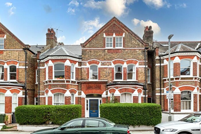 1 Bedroom Flat To Rent In Lavender Gardens, Battersea, London, SW11