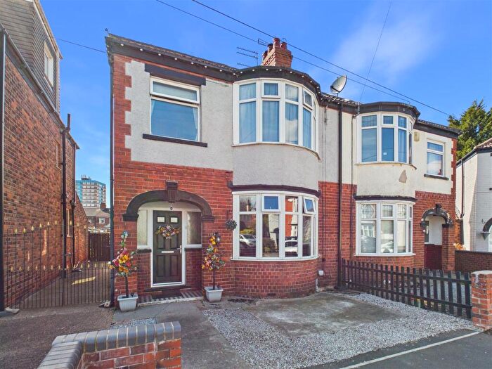 3 Bedroom Semi Detached House For Sale In Hamlyn Avenue, Hull, HU4