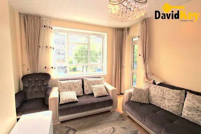 3 Bedroom Flat To Rent In Murray Grove, London, N1