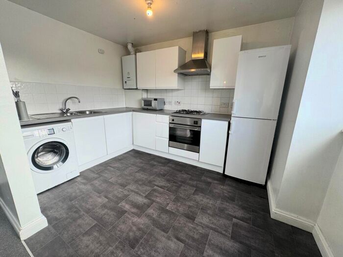 2 Bedroom Flat To Rent In Adeline Road, Bournemouth, BH5