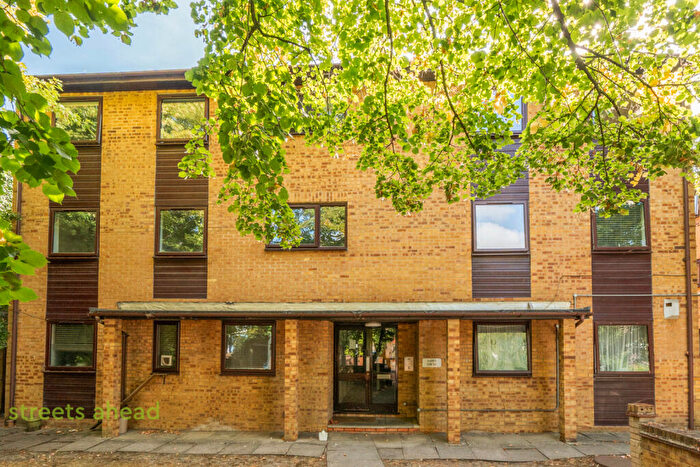 1 Bedroom Apartment For Sale In Auckland Road, London, SE19