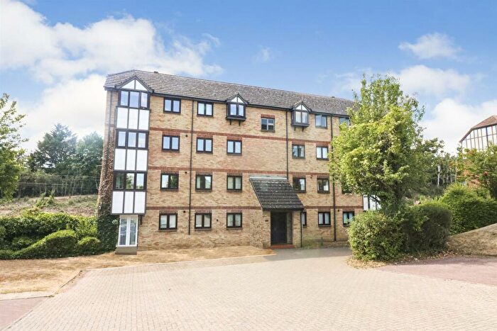 2 Bedroom Flat To Rent In Kerr Close, Knebworth, SG3