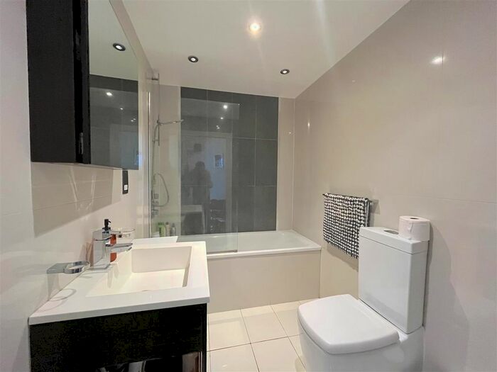 2 Bedroom Flat To Rent In Crescent Road, London, N8