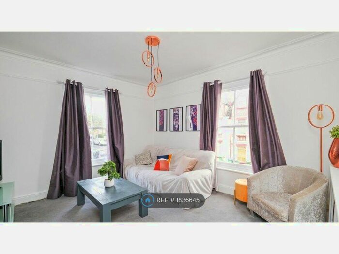 2 Bedroom Maisonette To Rent In Linden Crescent, Folkestone, CT19