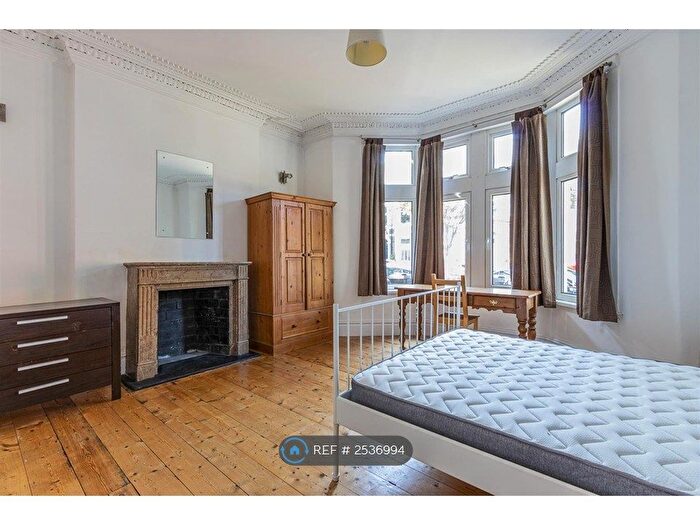 2 Bedroom Flat To Rent In Princes Street, Cardiff, CF24