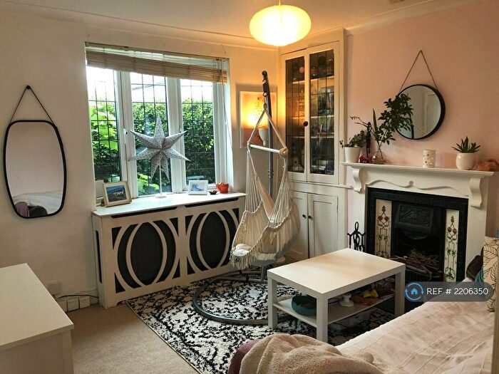 2 Bedroom Semi-Detached House To Rent In Bynes Road, South Croydon, CR2