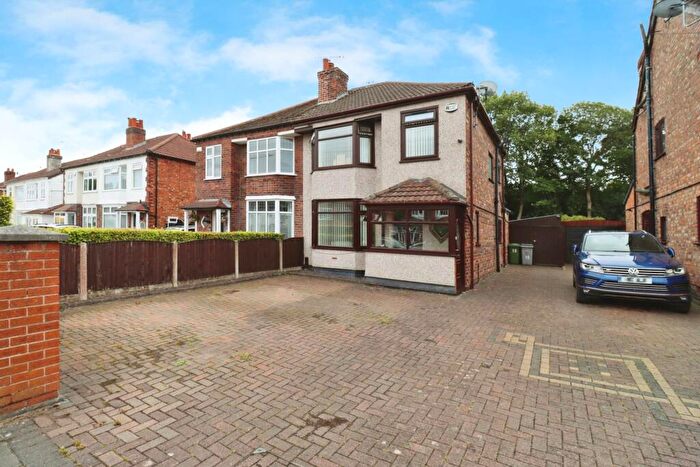 3 Bedroom Semi-Detached House For Sale In Woodyear Road, Bromborough, CH62