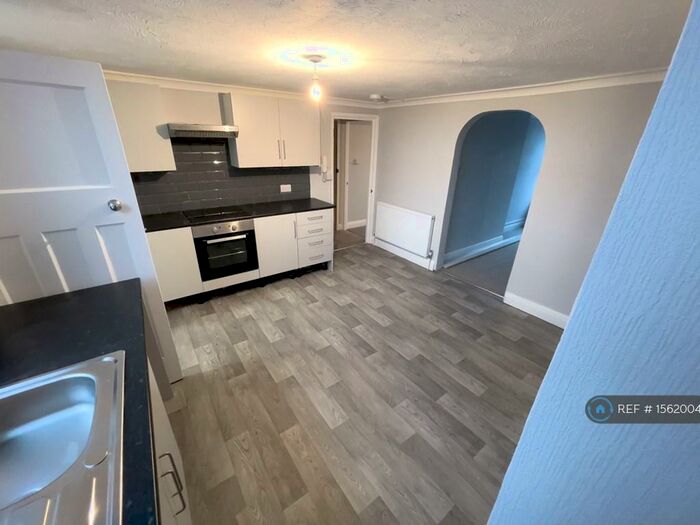 1 Bedroom Flat To Rent In A Albert Parade, Eastbourne, BN21