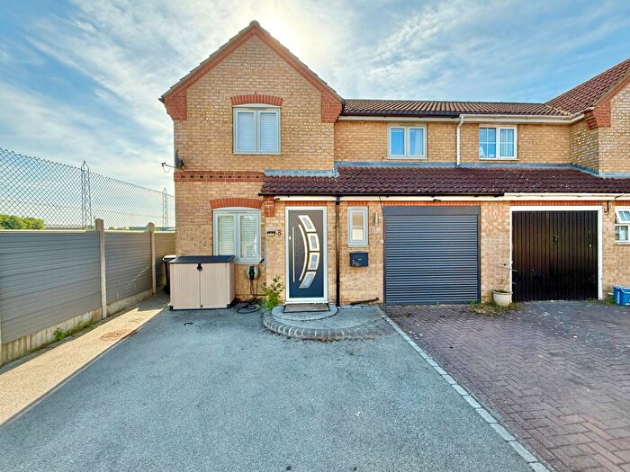 3 Bedroom Semi-Detached House For Sale In Wells Drive, Bracebridge Heath, LN4