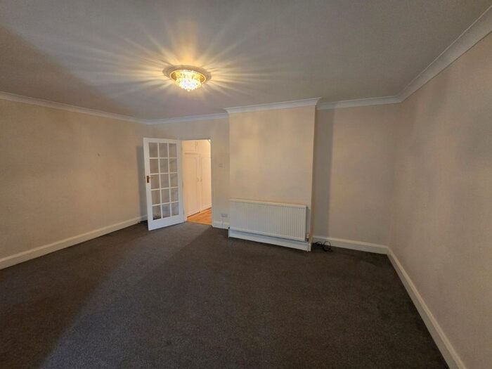 5 Bedroom Terraced House To Rent In Granville Road, North Finchley, N12