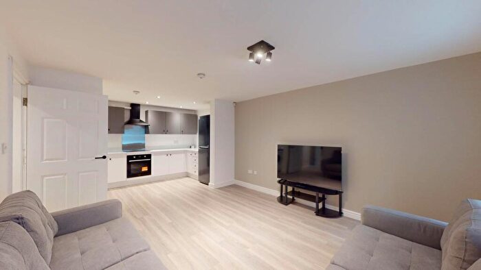 5 Bedroom Flat To Rent In Wilmslow Road, Withington, M20
